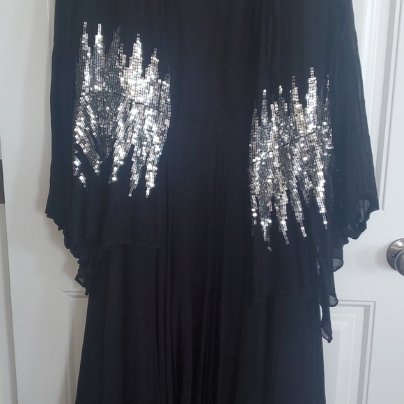 Formal Dress - Picture 3 of 6